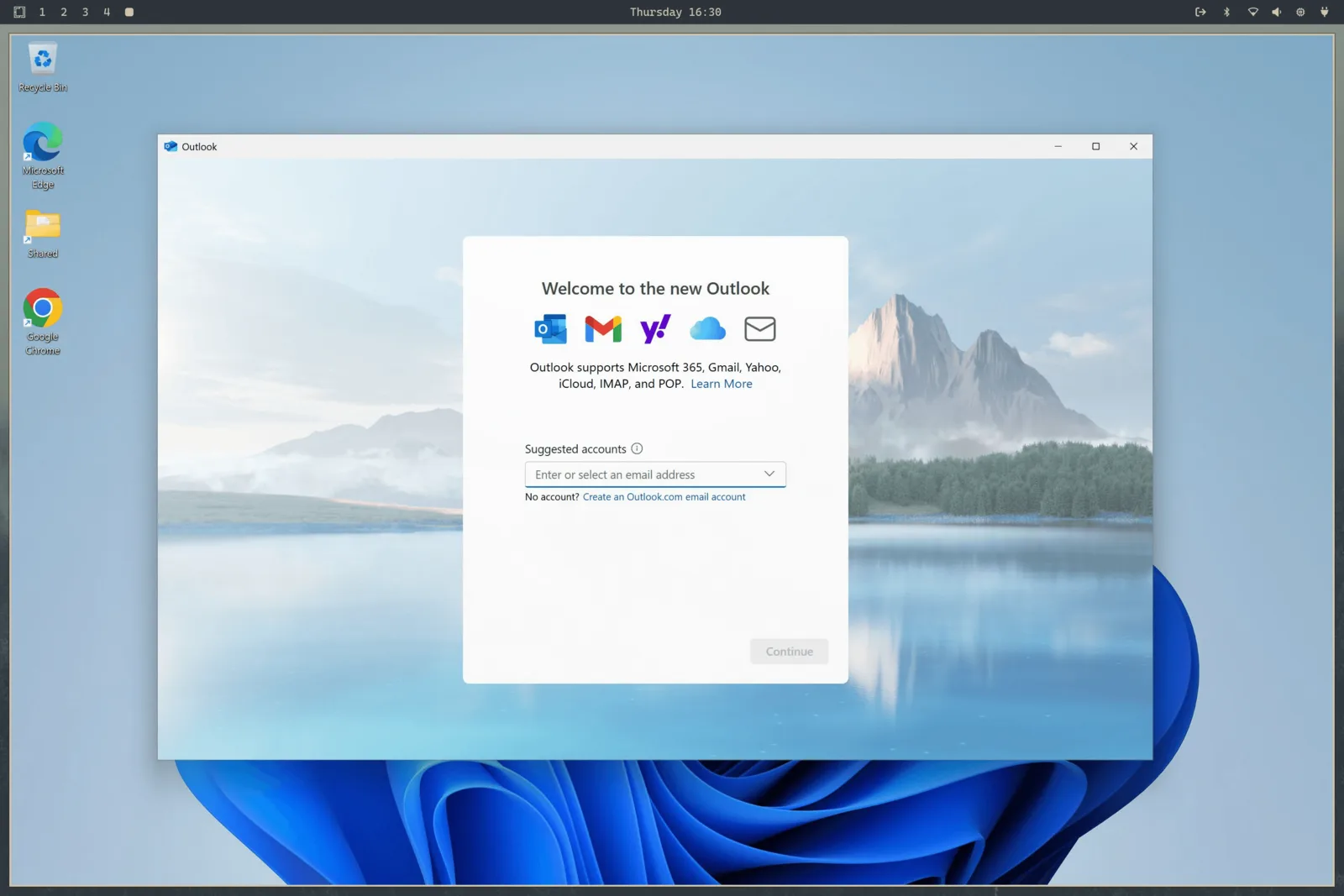 Omarchy 內的 Windows 11 正在執行 Outlook，上方可見 Omarchy 桌面欄